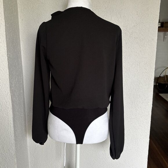 Boohoo Ruffle Top Bodysuit Size 6 - Picture 2 of 8